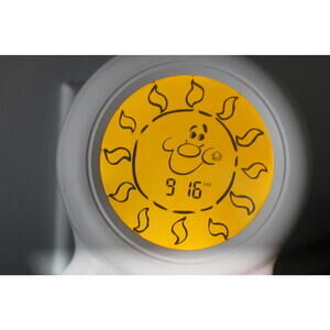The Gro Company UK Groclock Sleep Trainer HJ012 Lights-Up Sun Face Star Face